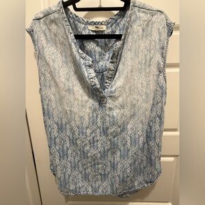 Life in Progress. Chambray & White Sleeveless Tunic. Ikat Print. Size Small.